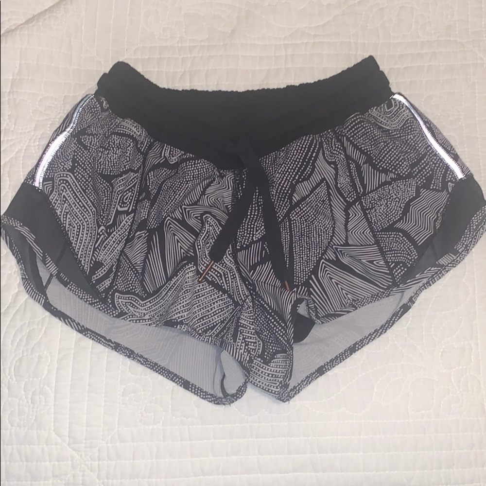 Lululemon Hotty Hot Short 2.5”